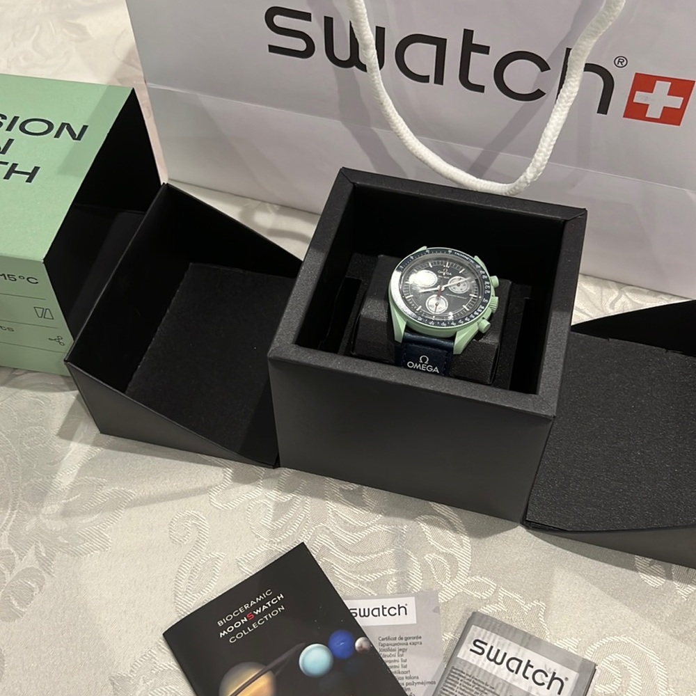 brand new omega x swatch bioceramic moonswatch mission on earth with certificate - Picture 1 of 3